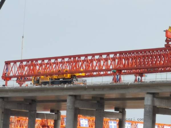 如何比較不同廠家生產(chǎn)的1000噸架橋機(jī)價(jià)格？